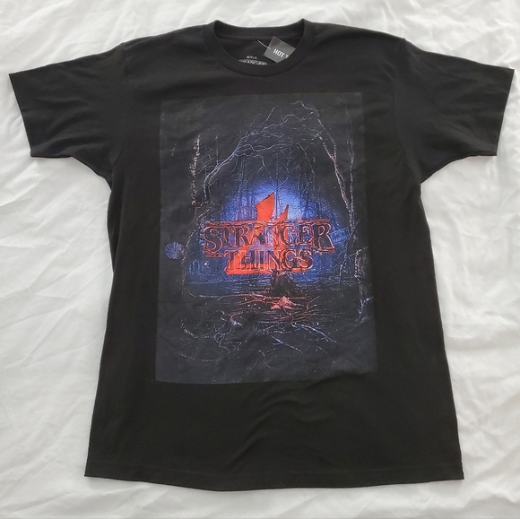 Stranger Things Season 4 Shirt Womens L Black Grahpic Print Netflix Hot Topic - Picture 1 of 8